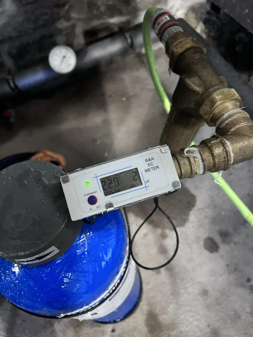 Demineralizační patrona s digitálním měřákem vodivosti